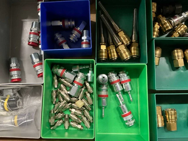 Partij diverse (pneumatische) koppelstukken - afbeelding 6 van  6