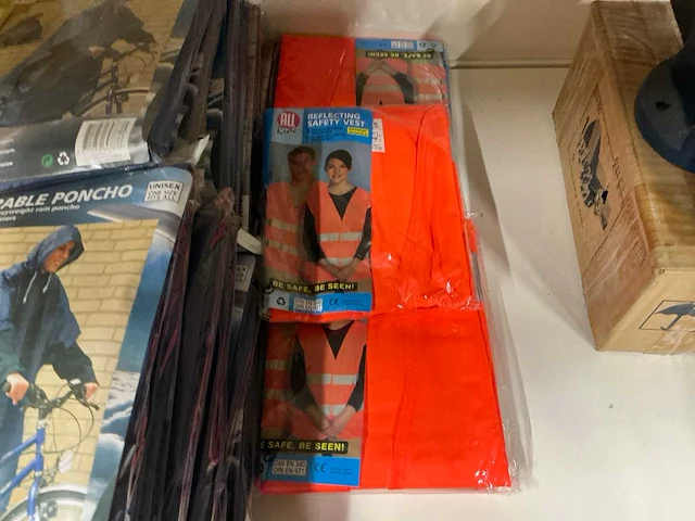 Partij diverse poncho’s&reflecting safety vests (51x) - afbeelding 6 van  6