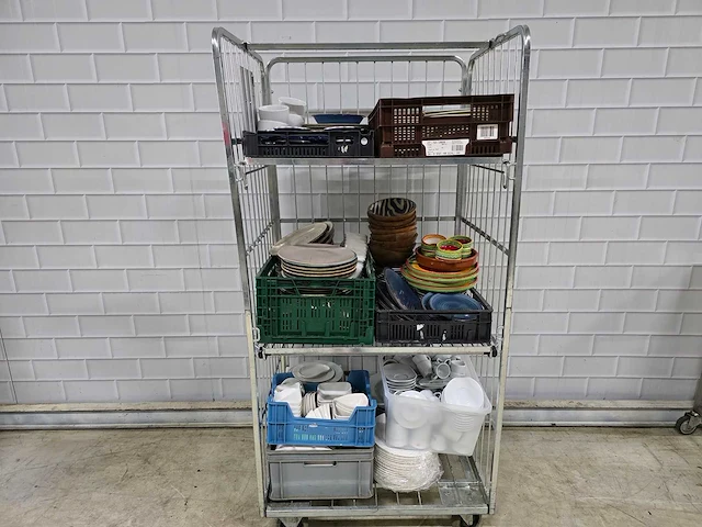 Partij diverse porselein zonder rolcontainer - afbeelding 1 van  12