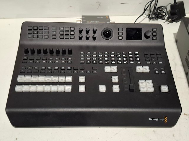 Partij diverse professionele av apparatuur, blackmagic, yamaha, roland - afbeelding 5 van  12