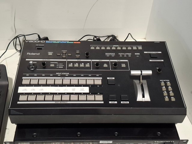 Partij diverse professionele av apparatuur, blackmagic, yamaha, roland - afbeelding 6 van  12