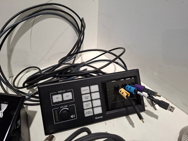 Partij diverse professionele av apparatuur, extron, audinate, logitech - afbeelding 8 van  13