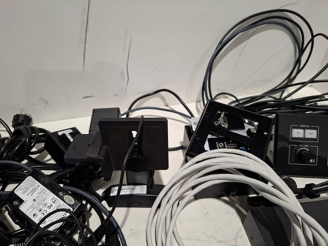 Partij diverse professionele av apparatuur, extron, audinate, logitech - afbeelding 9 van  13