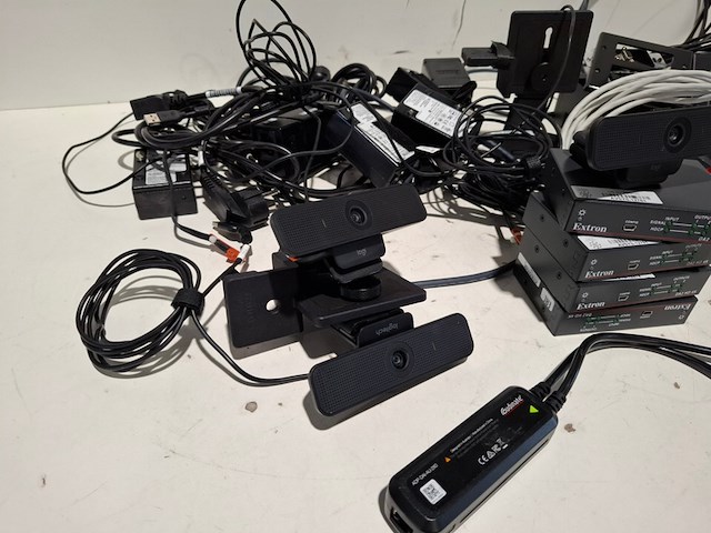 Partij diverse professionele av apparatuur, extron, audinate, logitech - afbeelding 12 van  13