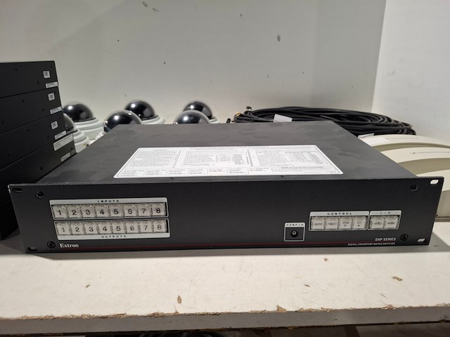 Partij diverse professionele av apparatuur, extron, axis, sennheiser - afbeelding 6 van  10