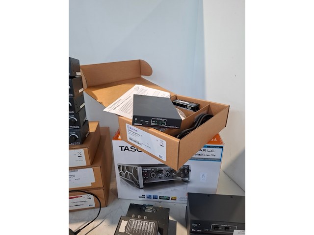 Partij diverse professionele av apparatuur, extron, blackmagic, tascam, datavideo, blackbox - afbeelding 6 van  11