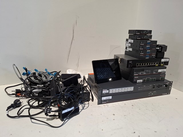 Partij diverse professionele av apparatuur, extron, cisco, logitech - afbeelding 1 van  12