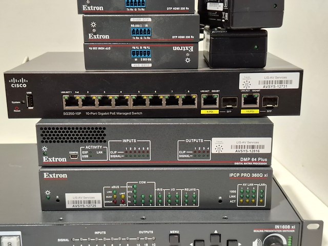 Partij diverse professionele av apparatuur, extron, cisco, logitech - afbeelding 8 van  12