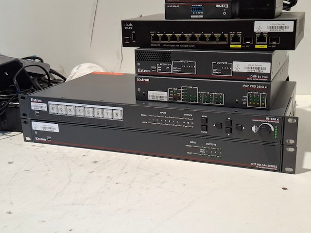 Partij diverse professionele av apparatuur, extron, cisco, logitech - afbeelding 9 van  12
