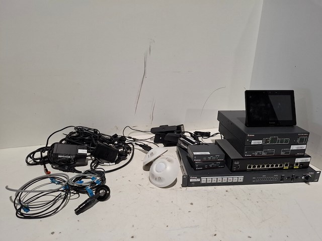 Partij diverse professionele av apparatuur, extron, cisco, logitech - afbeelding 1 van  12