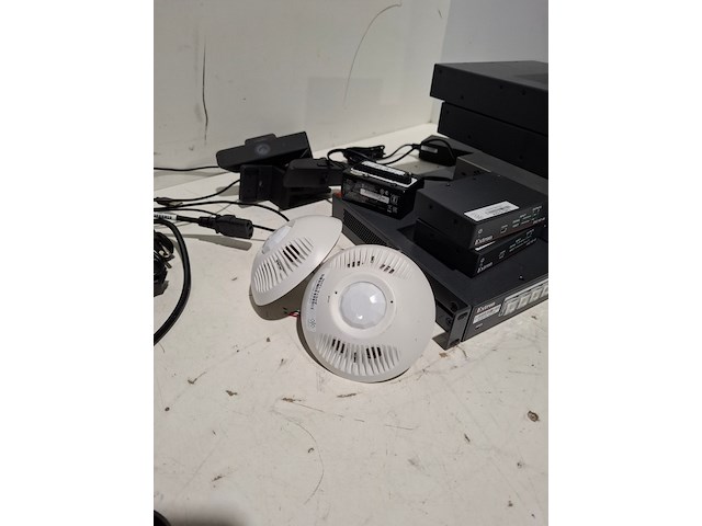 Partij diverse professionele av apparatuur, extron, cisco, logitech - afbeelding 8 van  12