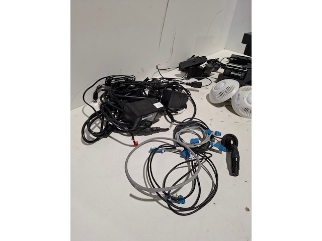 Partij diverse professionele av apparatuur, extron, cisco, logitech - afbeelding 9 van  12