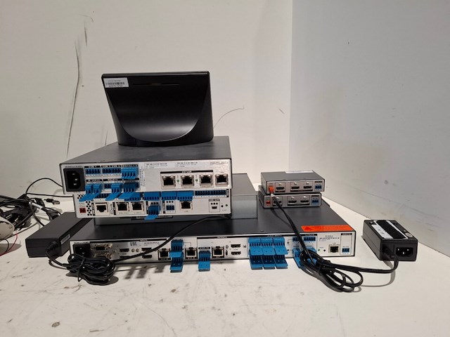 Partij diverse professionele av apparatuur, extron, cisco, logitech - afbeelding 11 van  12