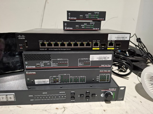 Partij diverse professionele av apparatuur, extron, cisco, logitech - afbeelding 5 van  12
