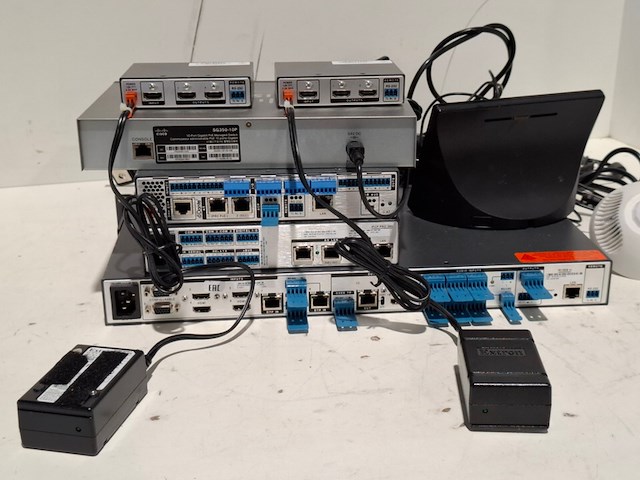 Partij diverse professionele av apparatuur, extron, cisco, logitech - afbeelding 10 van  12