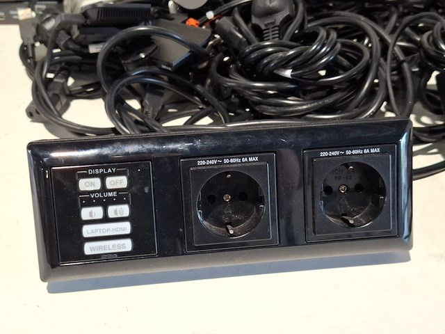 Partij diverse professionele av apparatuur, extron, jabra, logitech - afbeelding 6 van  11