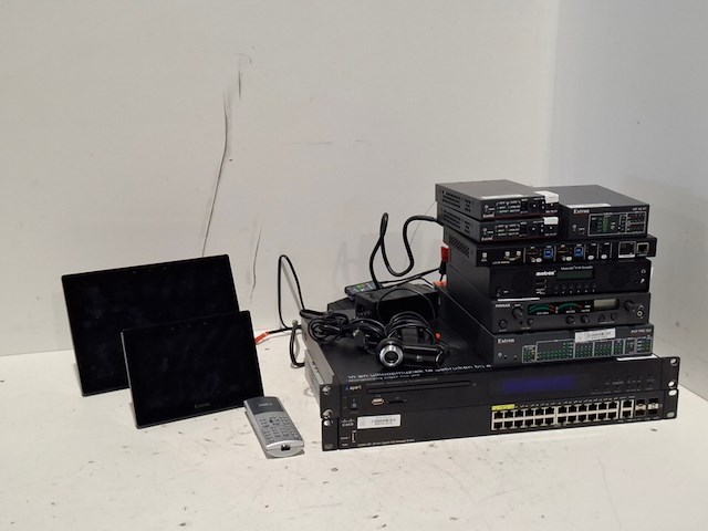 Partij diverse professionele av apparatuur, extron, lightware, apart, meavix, cisco, phonak - afbeelding 1 van  14