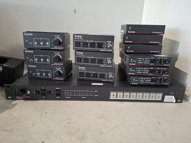 Partij diverse professionele av apparatuur, extron, logitech, behringer - afbeelding 5 van  11