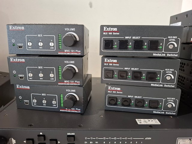 Partij diverse professionele av apparatuur, extron, logitech, behringer - afbeelding 6 van  11