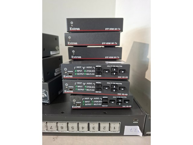 Partij diverse professionele av apparatuur, extron, logitech, behringer - afbeelding 7 van  11