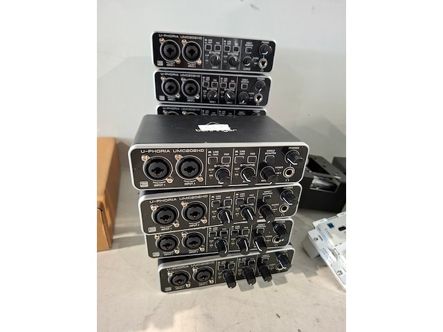 Partij diverse professionele av apparatuur, extron, logitech, behringer - afbeelding 9 van  11