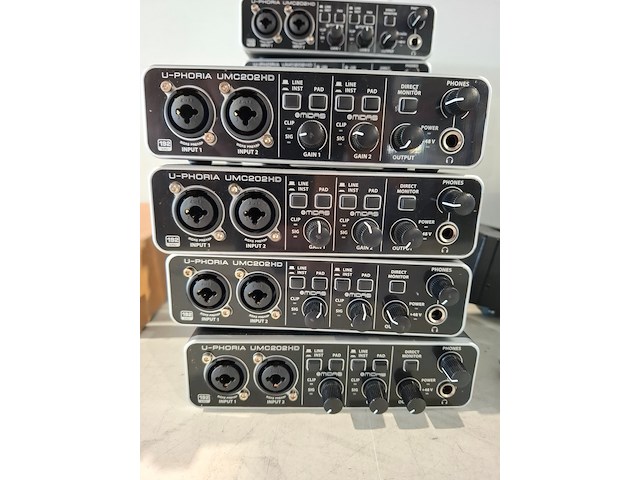 Partij diverse professionele av apparatuur, extron, logitech, behringer - afbeelding 10 van  11