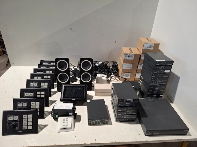 Partij diverse professionele av apparatuur, extron, logitech, neets, biamp - afbeelding 1 van  15