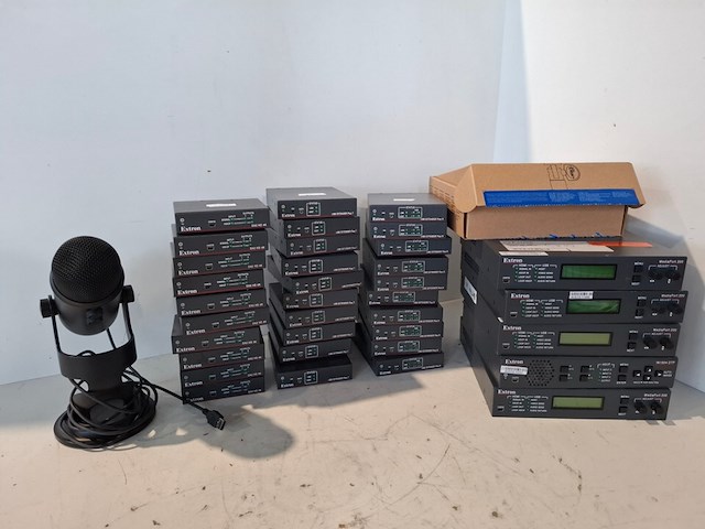 Partij diverse professionele av apparatuur, extron, logitech - afbeelding 1 van  11