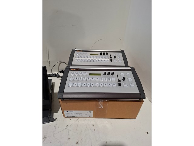Partij diverse professionele av apparatuur, extron, mix-it - afbeelding 7 van  14