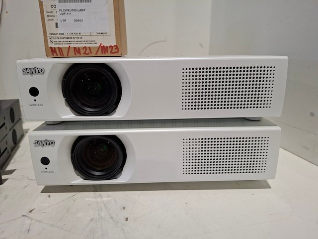 Partij diverse professionele av apparatuur, extron, sanyo - afbeelding 2 van  9