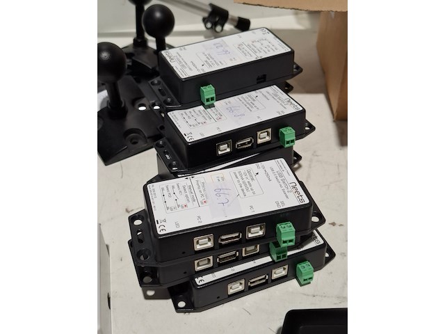 Partij diverse professionele av apparatuur, manfrotto, bl, neets, extron, genelec - afbeelding 10 van  10