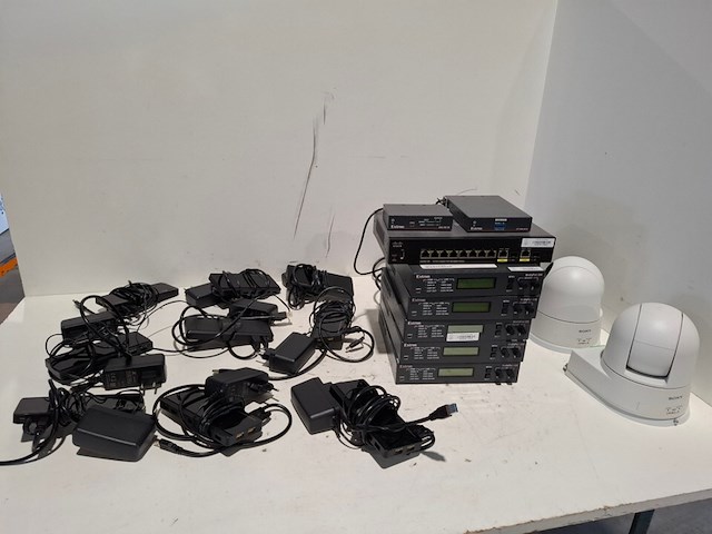 Partij diverse professionele av apparatuur, sony, extron, tp link, cisco - afbeelding 1 van  13
