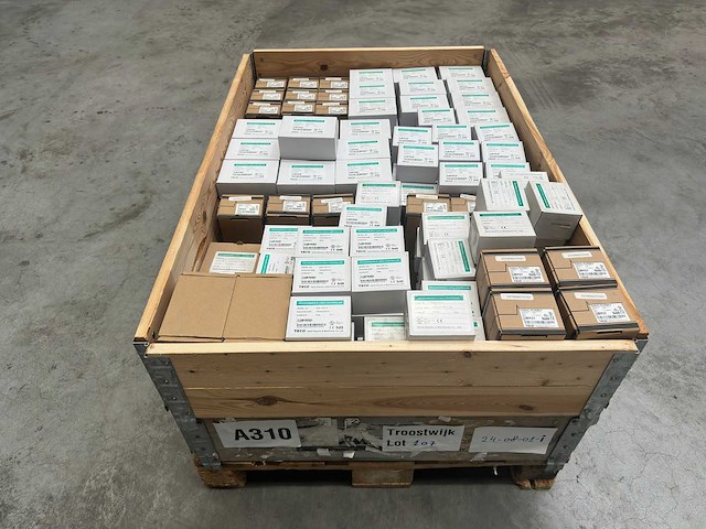 Partij diverse programmable logic controllers (plc) teco - electronics - afbeelding 1 van  11