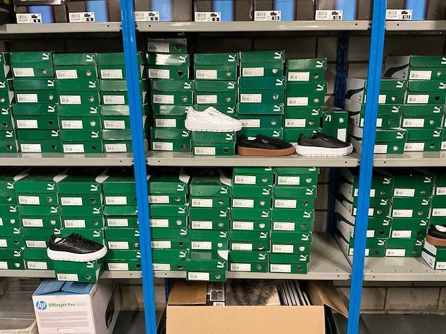 Partij diverse puma schoenen (176x) - afbeelding 1 van  19