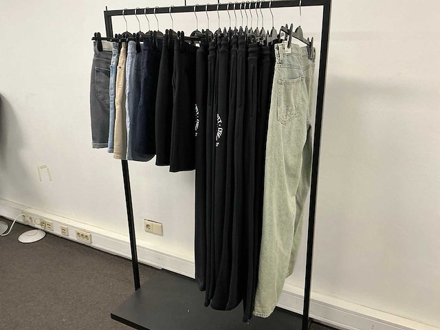 Partij diverse purepath/hugoboss/lyle&scott heren broeken/shorts/joggers (17x) - afbeelding 12 van  23