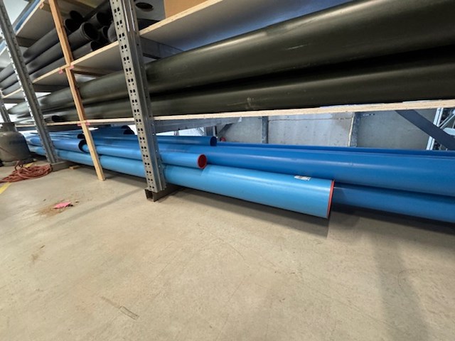 Partij diverse pvc buizen en installatiemateriaal o.a. dyka en geberit - afbeelding 3 van  13