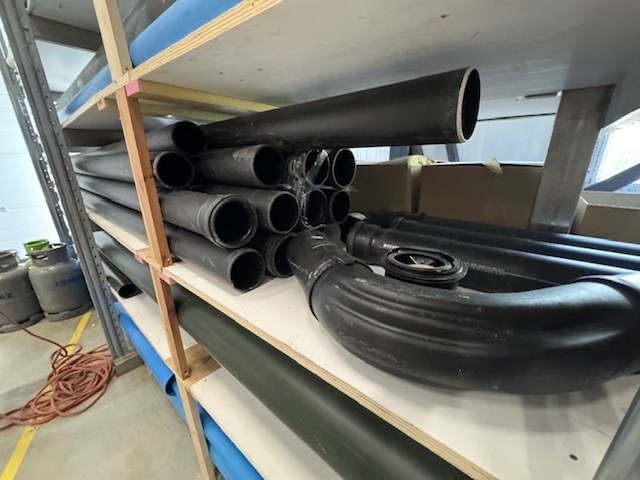 Partij diverse pvc buizen en installatiemateriaal o.a. dyka en geberit - afbeelding 5 van  13