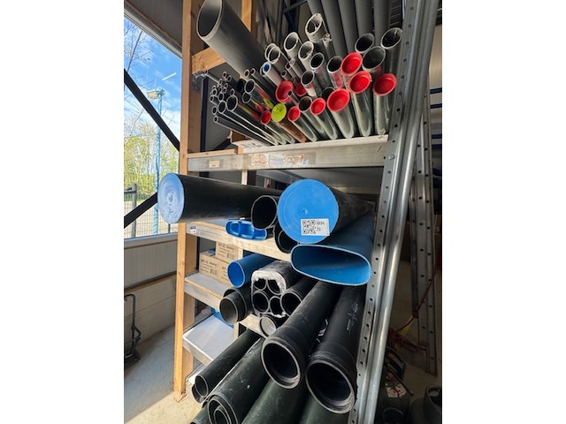Partij diverse pvc buizen en installatiemateriaal o.a. dyka en geberit - afbeelding 9 van  13