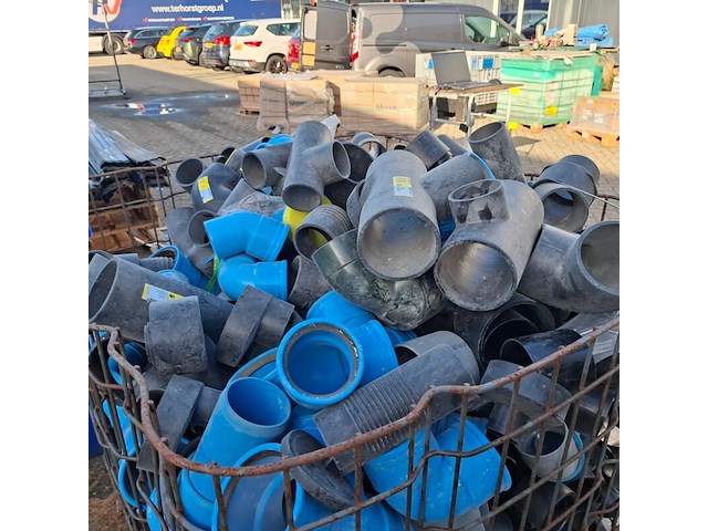 Partij diverse pvc hulp stukken o.a. geberit - afbeelding 6 van  10