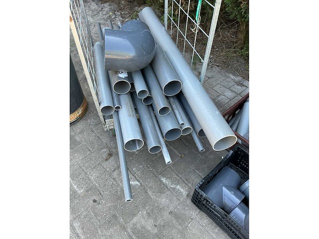 Partij diverse pvc hulpstukken en toebehoren - afbeelding 1 van  1