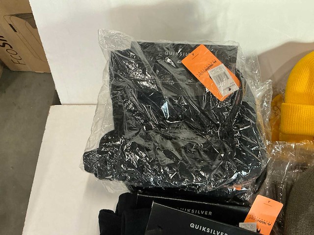 Partij diverse quiksilver/kappa mutsen/nekwarmers (156x) - afbeelding 4 van  10