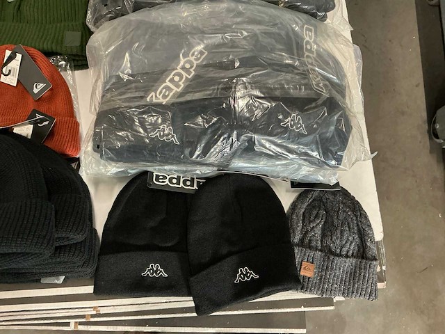 Partij diverse quiksilver/kappa mutsen/nekwarmers (156x) - afbeelding 7 van  10