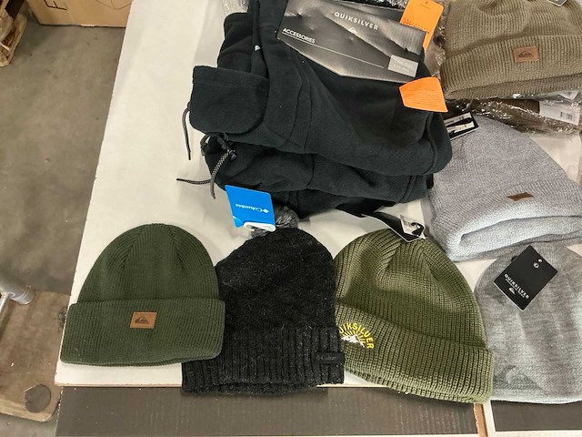 Partij diverse quiksilver/kappa mutsen/nekwarmers (156x) - afbeelding 9 van  10