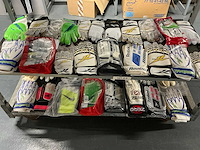 Partij diverse reebok/puma/zero/adidas/etc keepers handschoenen (146x) - afbeelding 1 van  10