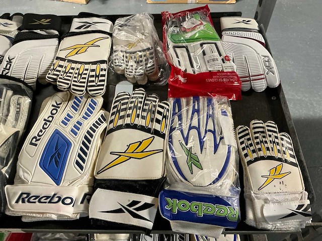 Partij diverse reebok/puma/zero/adidas/etc keepers handschoenen (146x) - afbeelding 3 van  10