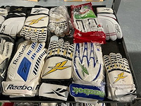 Partij diverse reebok/puma/zero/adidas/etc keepers handschoenen (146x) - afbeelding 3 van  10