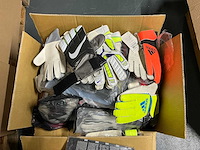 Partij diverse reebok/puma/zero/adidas/etc keepers handschoenen (146x) - afbeelding 10 van  10