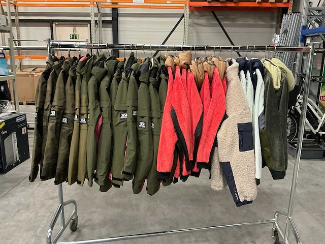 Partij diverse rehall dames (snow) jackets (28x) - afbeelding 1 van  14