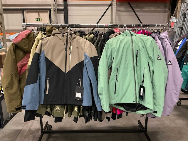 Partij diverse rehall dames snow jackets (61x) - afbeelding 2 van  33