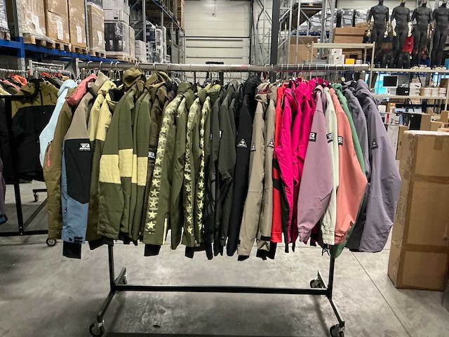 Partij diverse rehall dames snow jackets (61x) - afbeelding 12 van  33